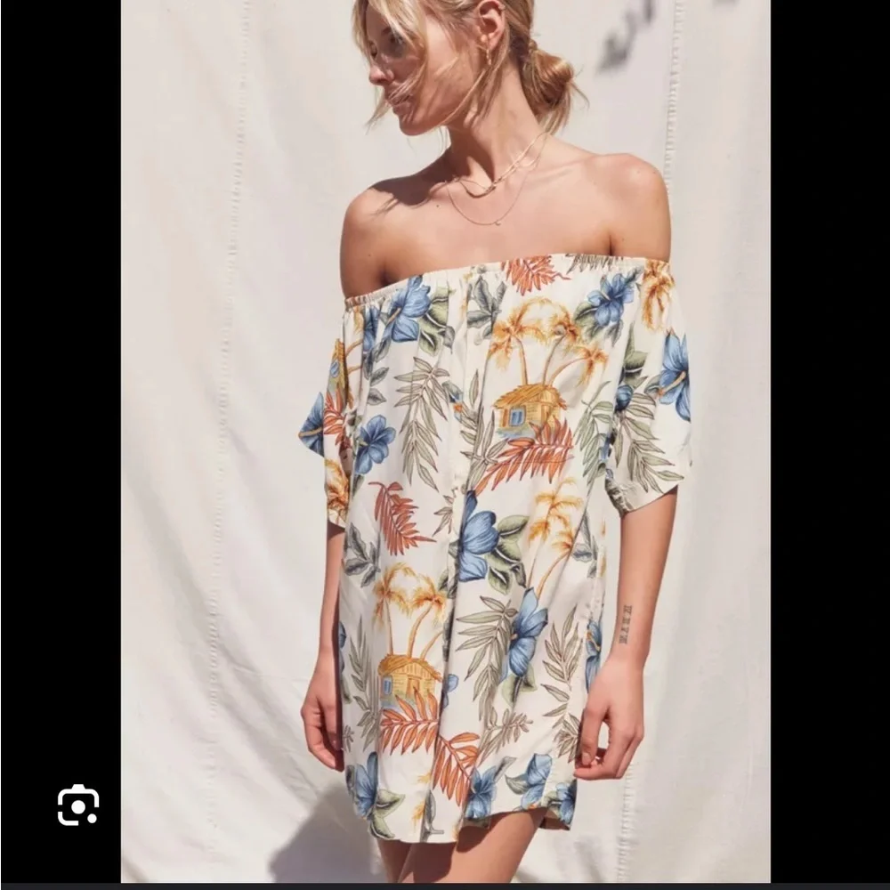 Urban Renewal Remade Tropical Print Off-The-Shoulder Dress m/l made for vacation - Picture 4 of 5
